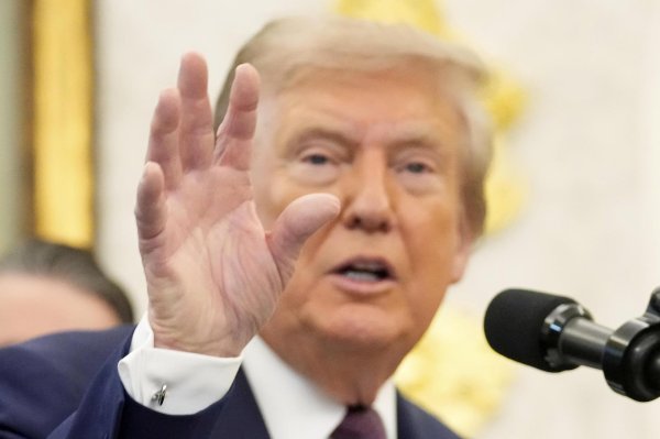 天宇配资 特朗普遭遇“多事之秋”：一内一外政策被判非法，全美千场抗议爆发，美股9月“开门黑”